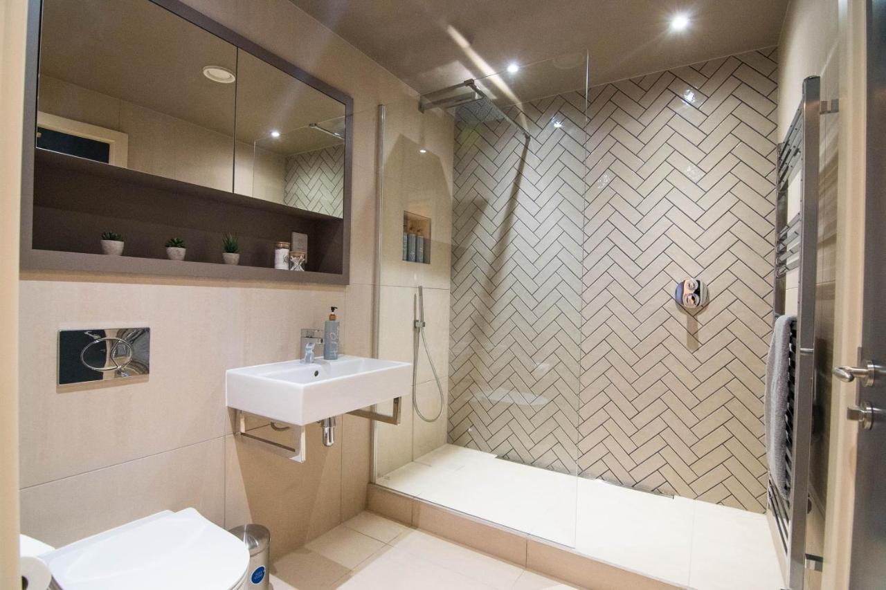 Entire 1 Bed - Number 39 - The Cosy Collection Ltd *